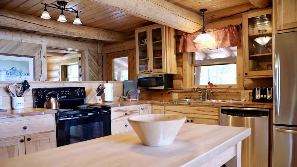 Bootjack Lodge on Drummond Island (2640)