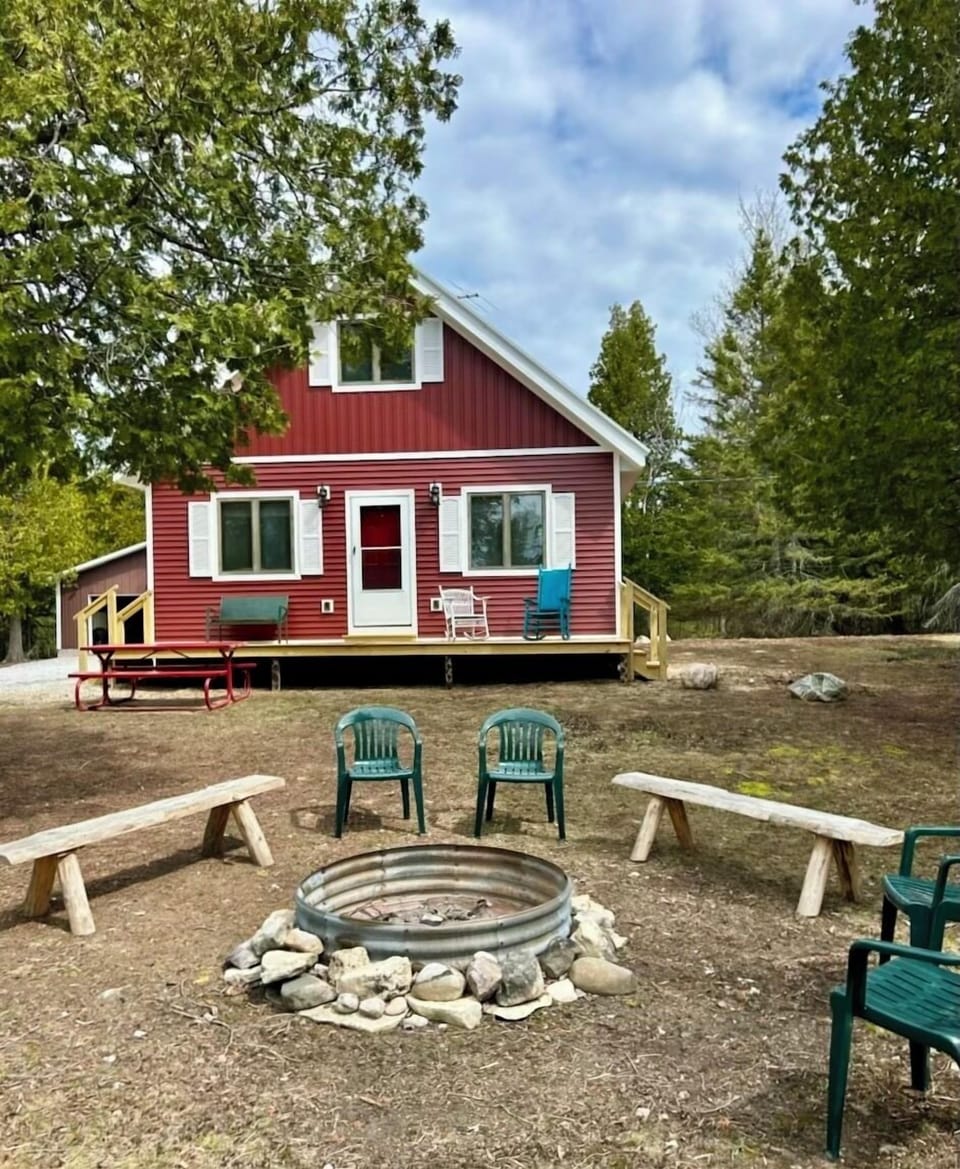 At the Trails on Drummond Island (4888)