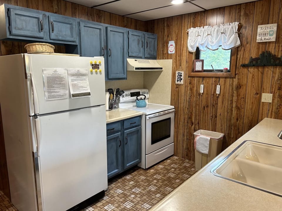 At the Trails on Drummond Island (4497)