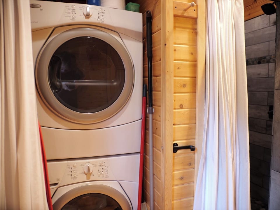 Loon Loft with The Loonlet Vintage Camper on Drummond Island (4363)