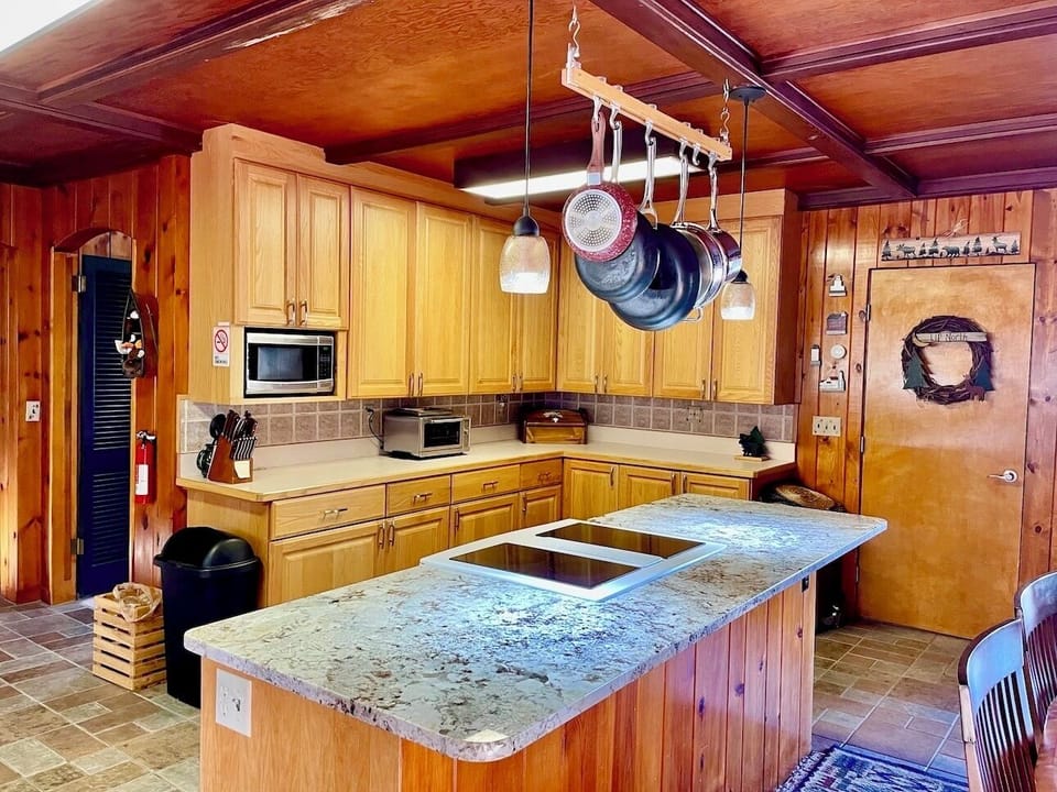 Lakeside Ranch on Drummond Island (3301)