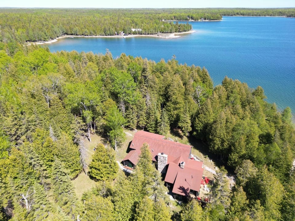 Limerance Lodge on Drummond Island (3310)