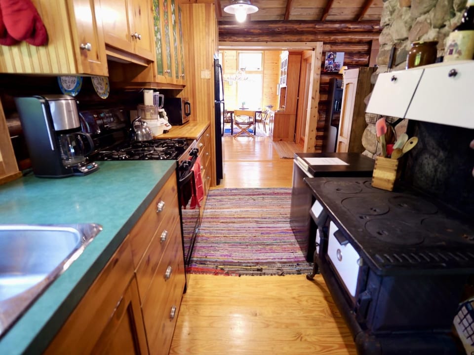 Limerance Lodge on Drummond Island (3328)