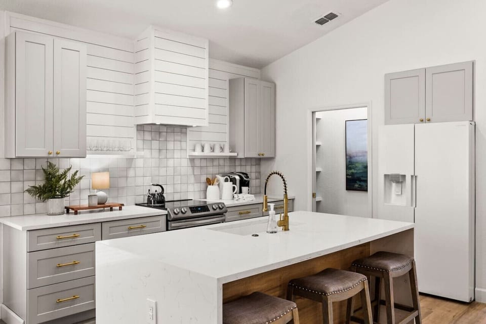 Fully Stocked Kitchen w/ Bar Seating, Keurig Coffee Maker + Dining Table