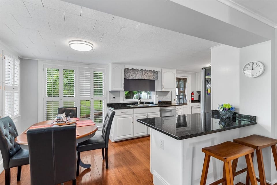 Grab a quick bite at the Breakfast Bar before hitting the Beach.