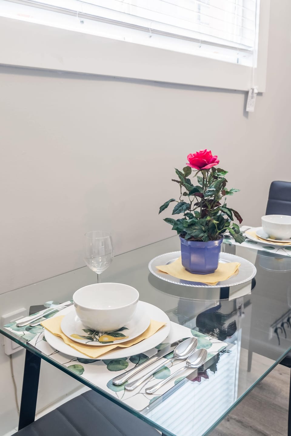 Elegant Table Setting With Beautiful Floral Centerpiece