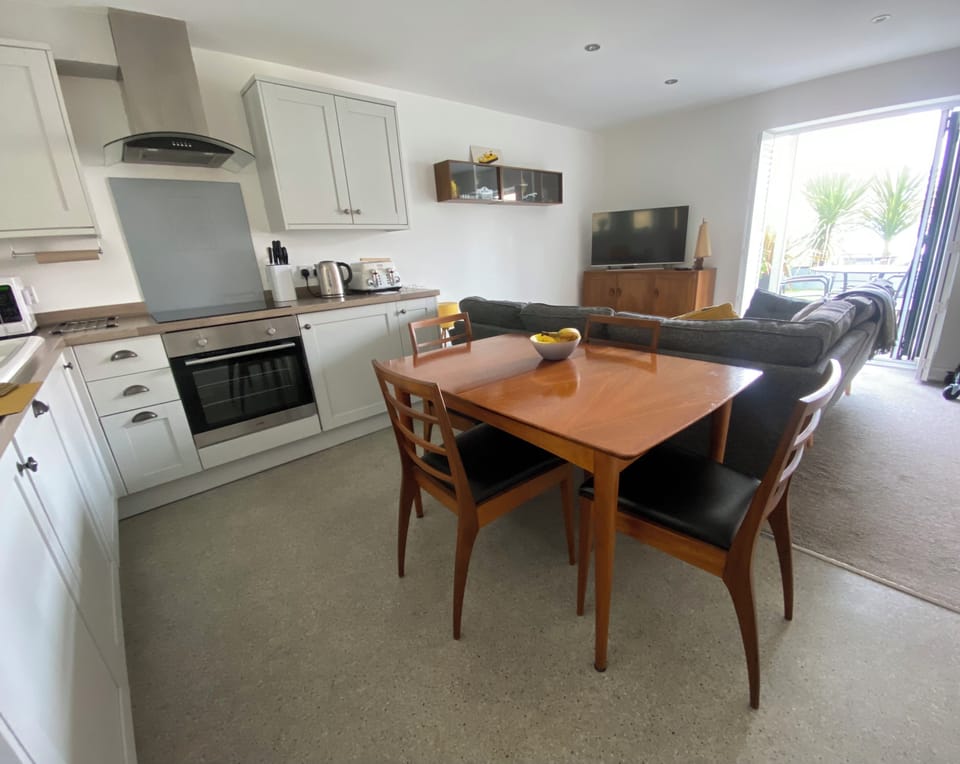 Kitchen with extendable table for 4