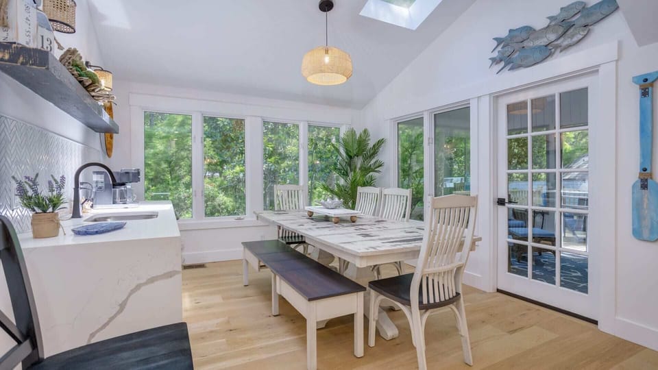 Create lasting connections. Enjoy the warmth of our kitchen gathering table area—a perfect spot for family meals, game nights, and shared stories.