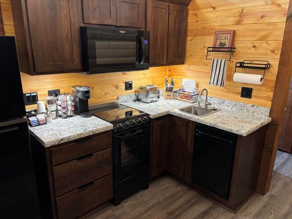 Limestone Lodge Comfort Cabin Kitchen