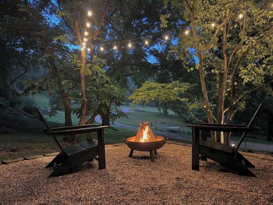 Outdoor patio with fire pit and grill. 
hillsideeurekasprings.com