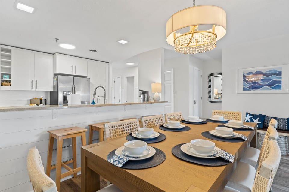 Kitchen Bar Seating and Dining