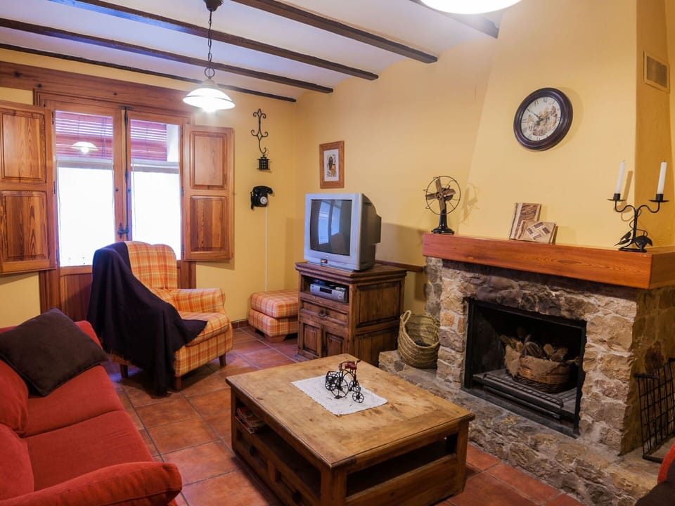 Property, Picture Frame, Furniture, Table, Wood, Window, Couch, Interior Design, Living Room, Lighting