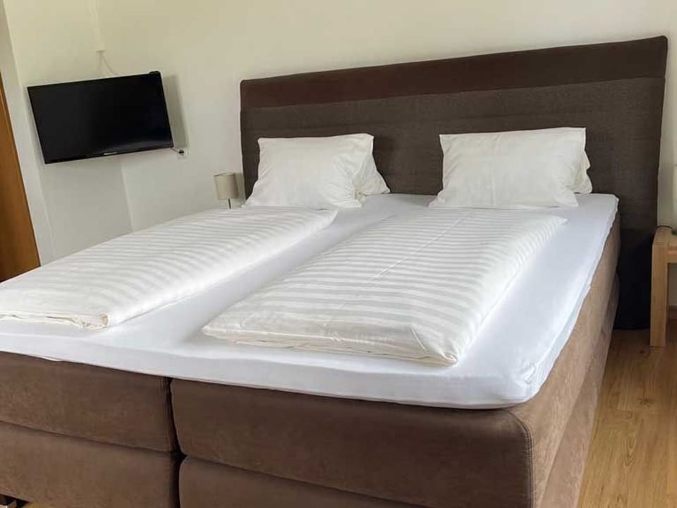 Doppelzimmer 5 - Pension Marx zu Mayerhof Bed and Breakfast in Mondsee