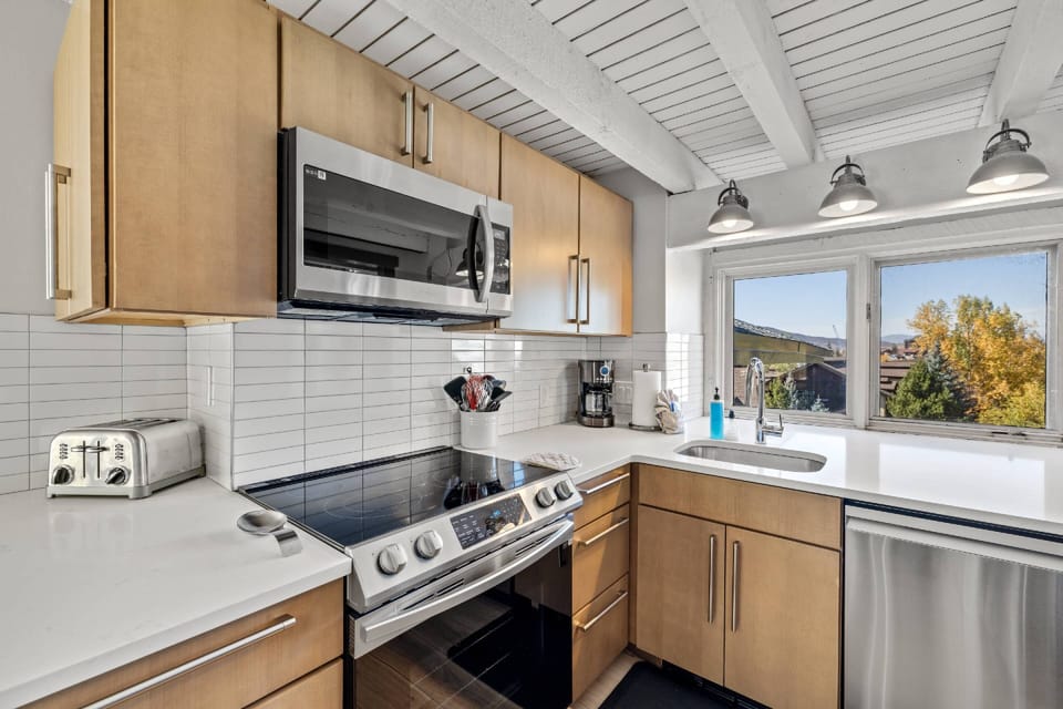 Remodeled kitchen, bright and inviting to prep your meals!