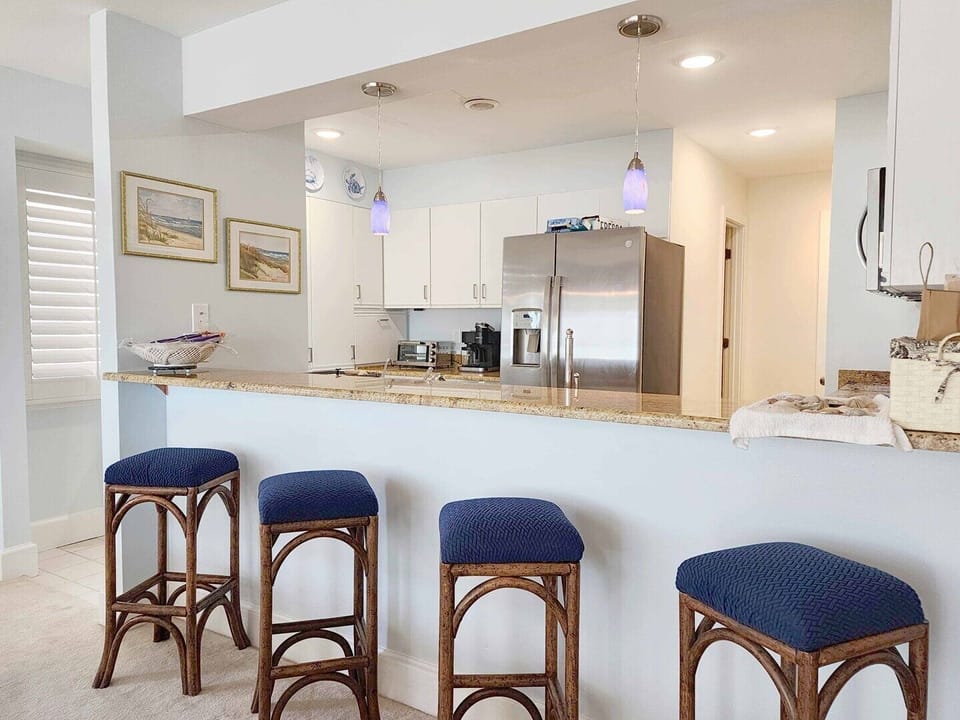 Breakfast Bar & Kitchen