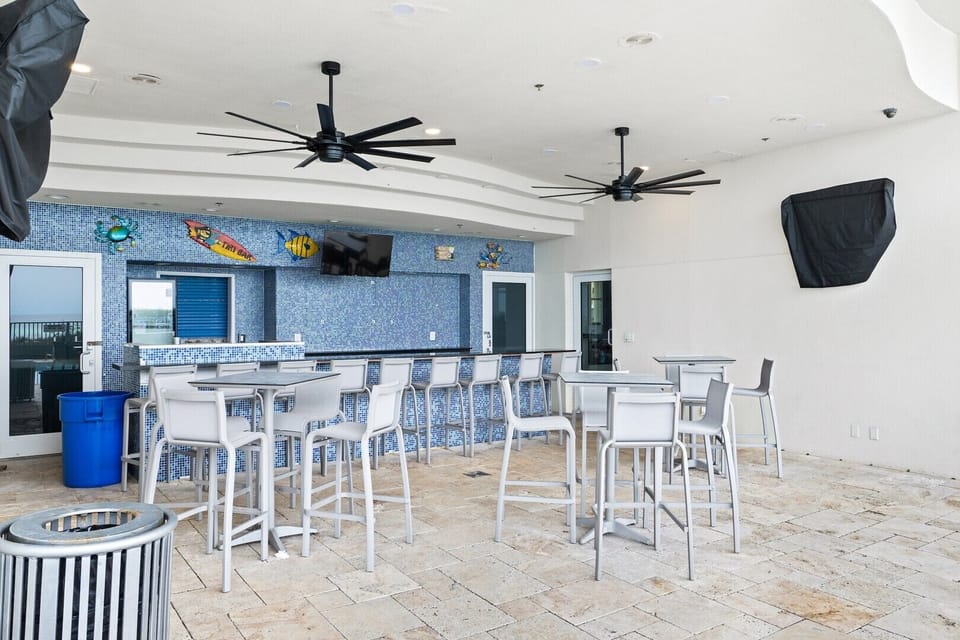 Poolside Wine Bar