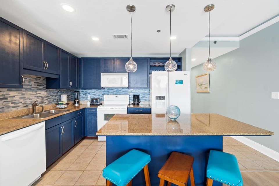 Kitchen with Breakfast Bar