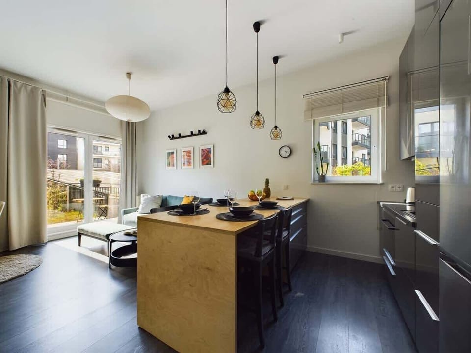 Spacious living room with full equipment. 