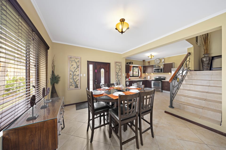 - Indulge in the welcoming dining area of the townhouse in Noord, Aruba. - Share intimate moments and delicious meals in the cozy dining atmosphere. - Create lasting memories over family meals in the warm and inviting dining area.