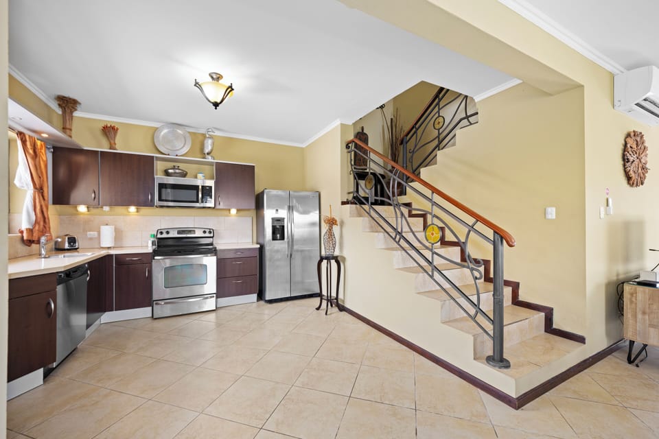 - Experience the harmonious blend of the open kitchen and staircase in our Noord Aruba townhouse - Admire the architectural elegance of the kitchen, illuminated by natural light - Indulge in the convenience of contemporary appliances at your disposal