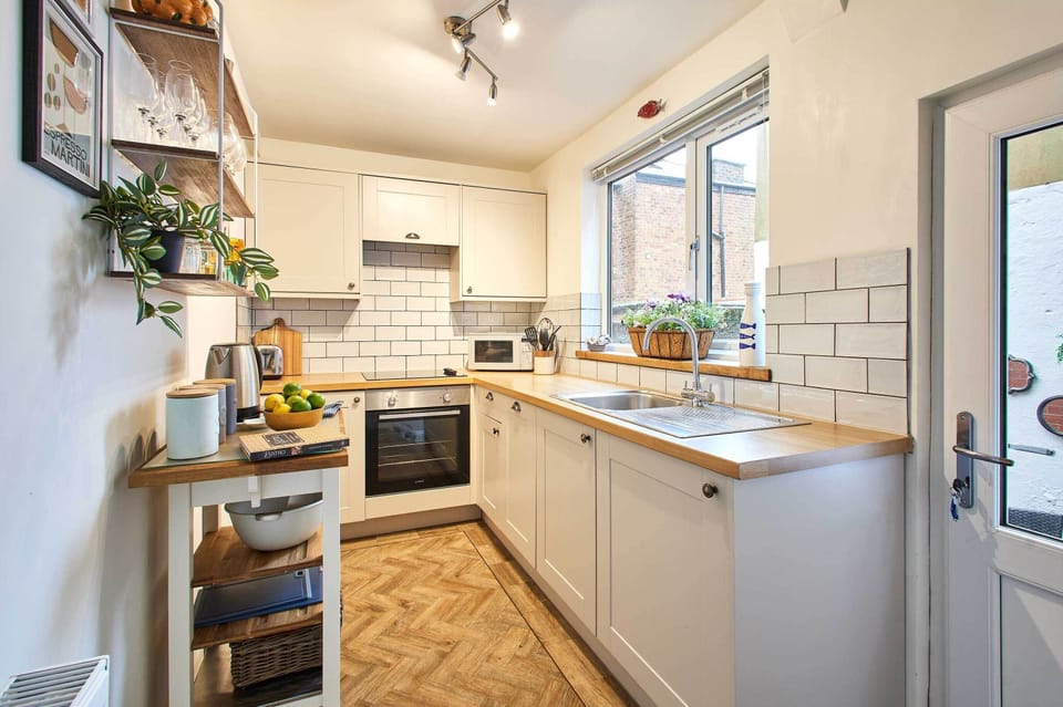 Sunstar, Whitby - Host & Stay