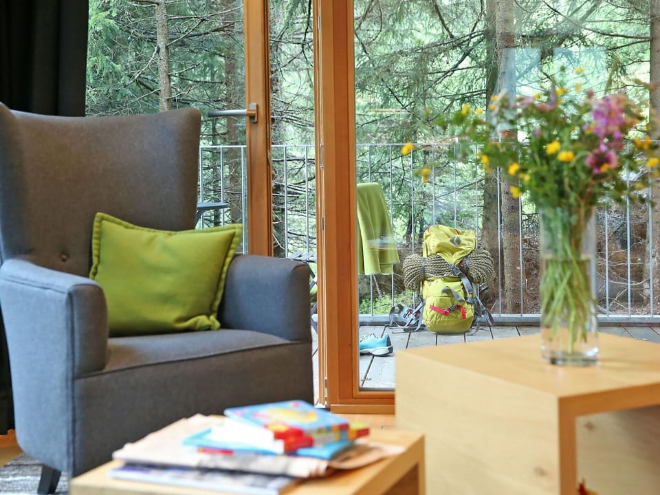 Table, Property, Flower, Furniture, Couch, Green, Interior Design, Textile, Orange, Living Room