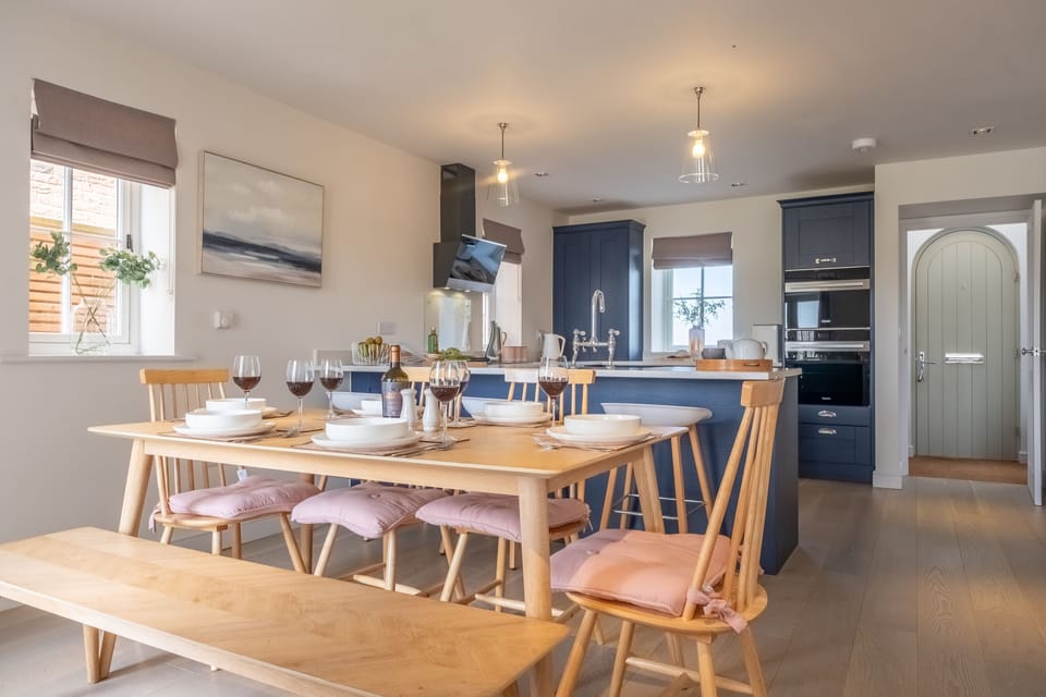 Ground floor: Dining area with seating for six