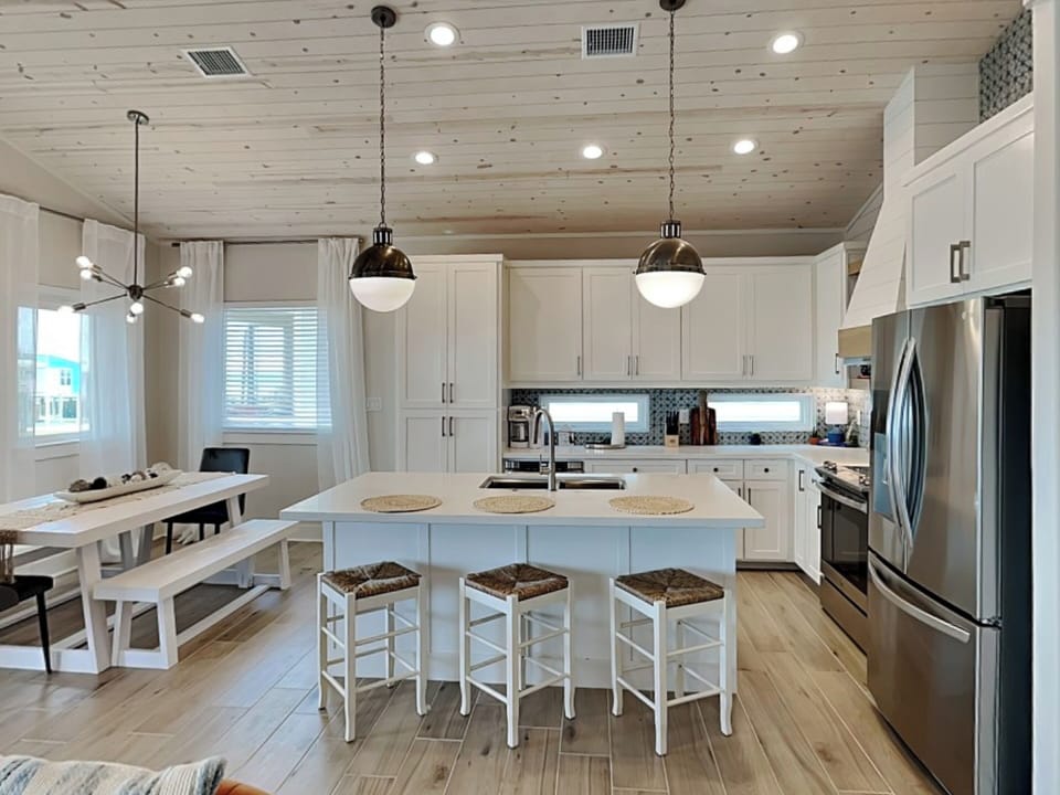 Kitchen & Breakfast Bar Seating