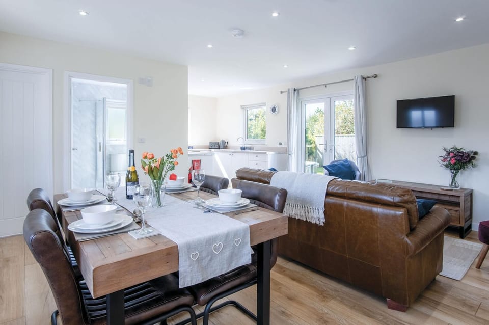 Skomer Lodge - 2 Bedroom Lodge - Manorbier (18579)