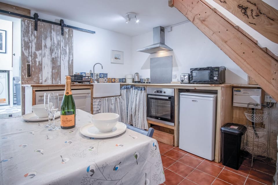 Soap Barn - 1 Bedroom Cottage - Manorbier (19544)
