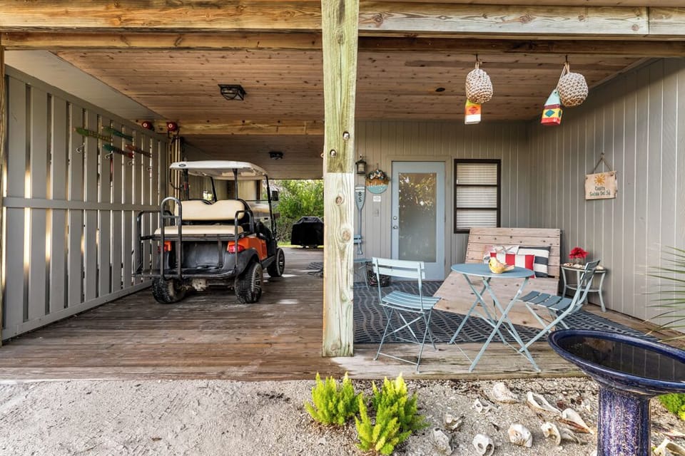 Front porch & entry 