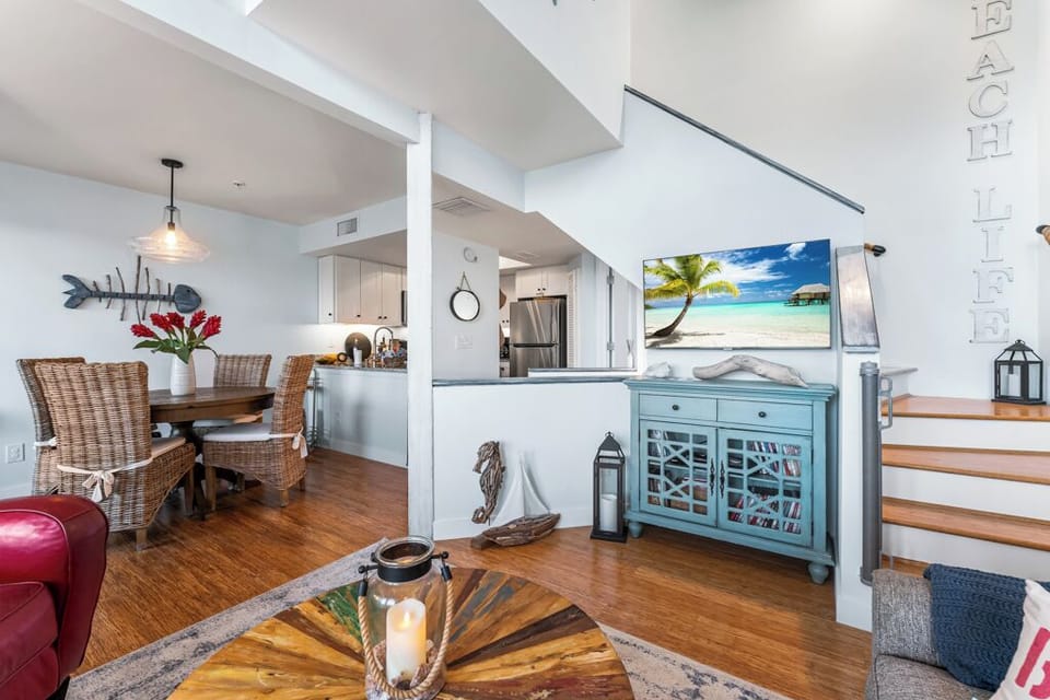 Living room, eating area & kitchen