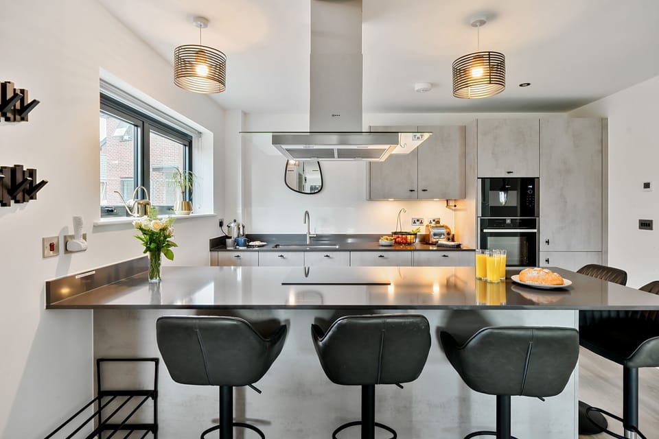 Acorn House, Silverlake, Dorchester: The beautiful contemporary kitchen