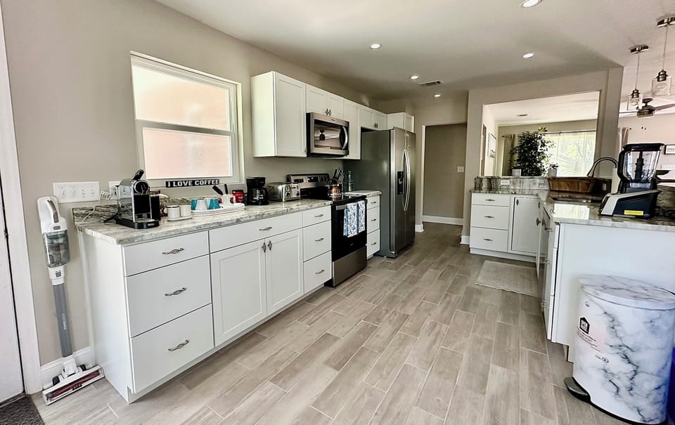 Full Kitchen View
