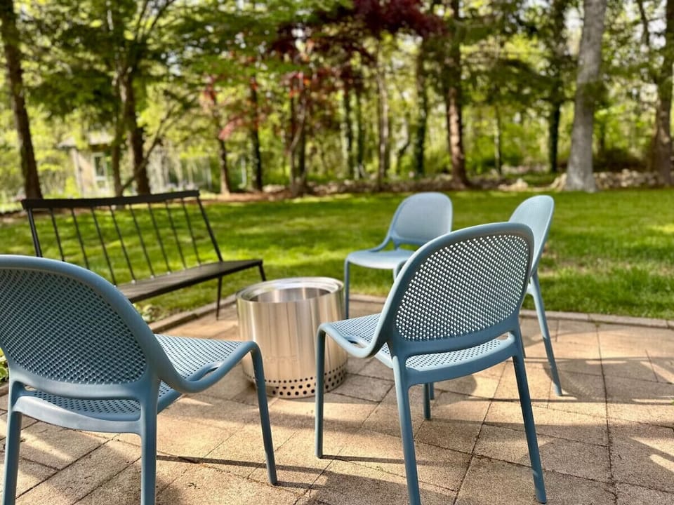 Outdoor seating and solo stove (firepit)