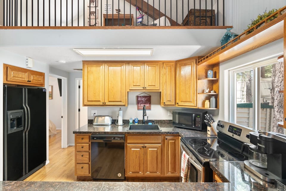 Open floor plan allows everyone to enjoy time w/ family while prepping meals.