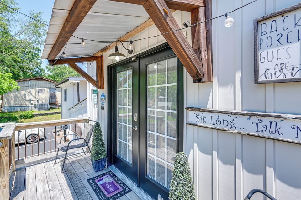 Deck | Outdoor Seating