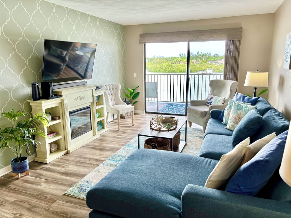 Living room offers balcony access, great views, and seating for the whole group.