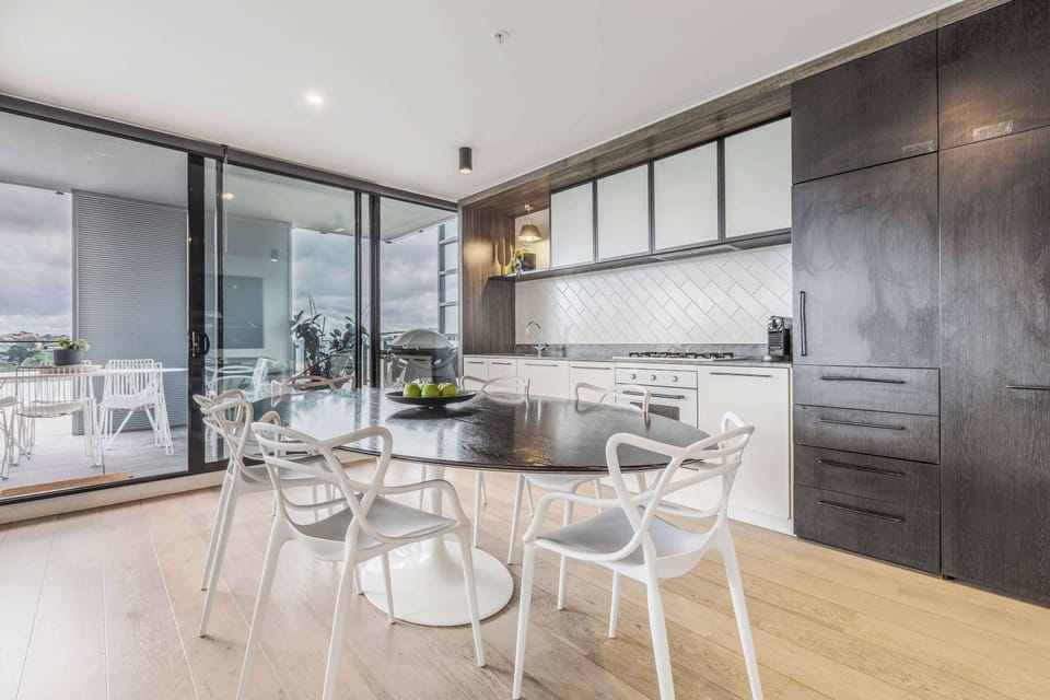 DINING ROOM: An elegant dining area filled with natural light and anchored by a beautifully crafted David Hicks table, setting the perfect stage for unforgettable meals and entertaining evenings.