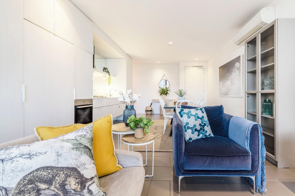 LIVING ROOM: Relax into a plush sofa, draped in a calming, curated palette. Whether watching your favorite show or taking in the stunning Southbank skyline, this will quickly become your perfect retreat.