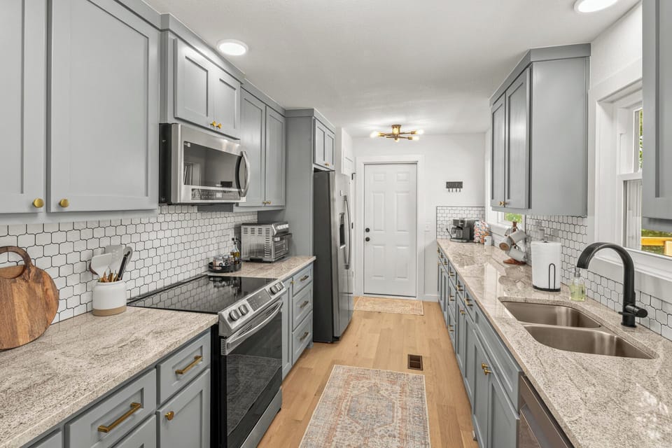 Great kitchen with top of the line amenities.