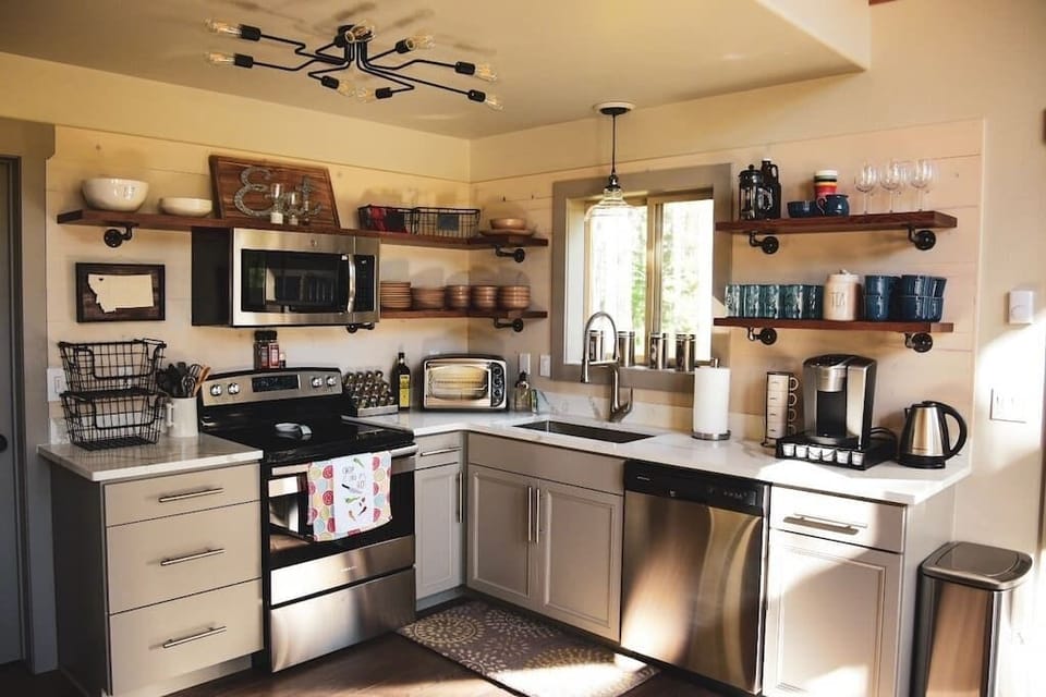 Fully stocked kitchen with all the essentials