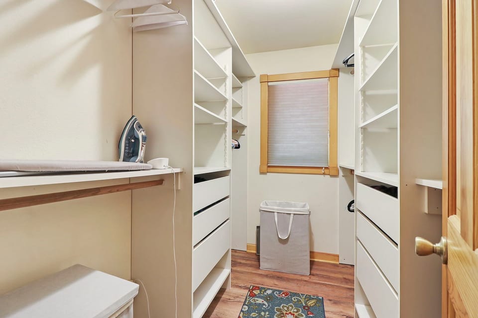 Master suite walk-in closet
