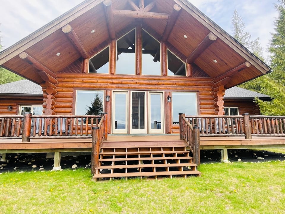View of the front of the cabin facing the lake