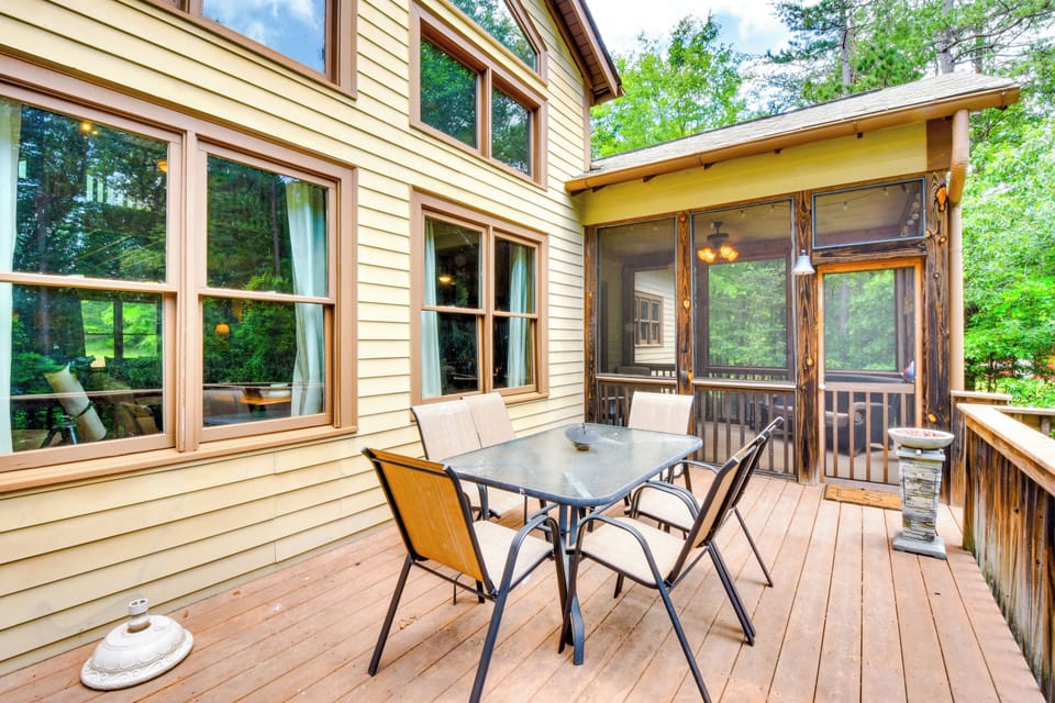 Deck | Outdoor Seating & Dining