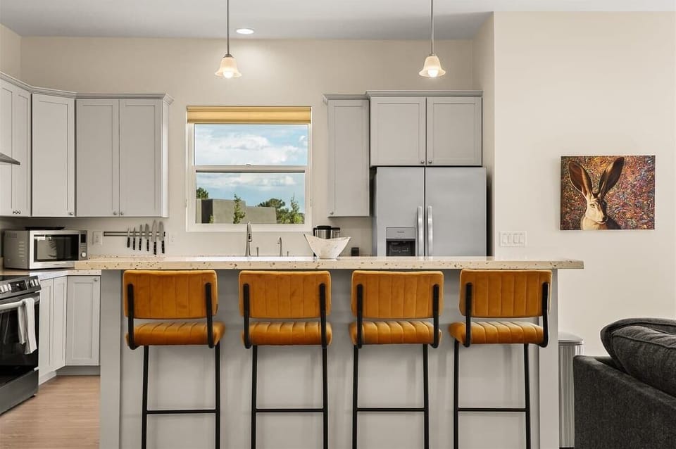 Granite island with bar seating for 4