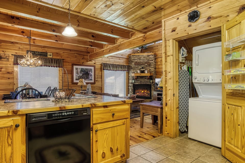 Cabin in the Smokies "A Stone's Throw" - Fully furnished kitchen and washer and dryer