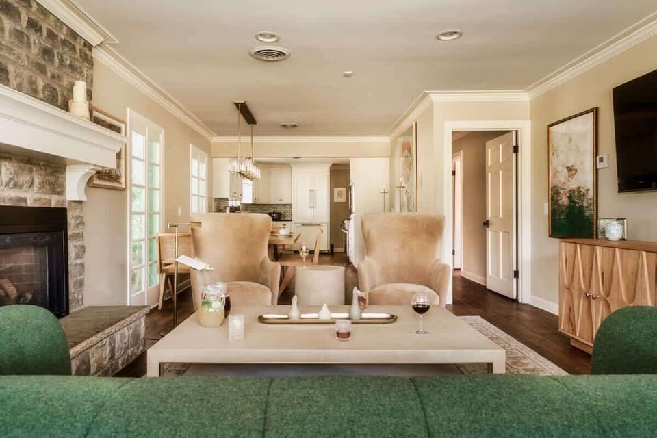 TheHowellHouse-4640SMontgomerySt-028-4000