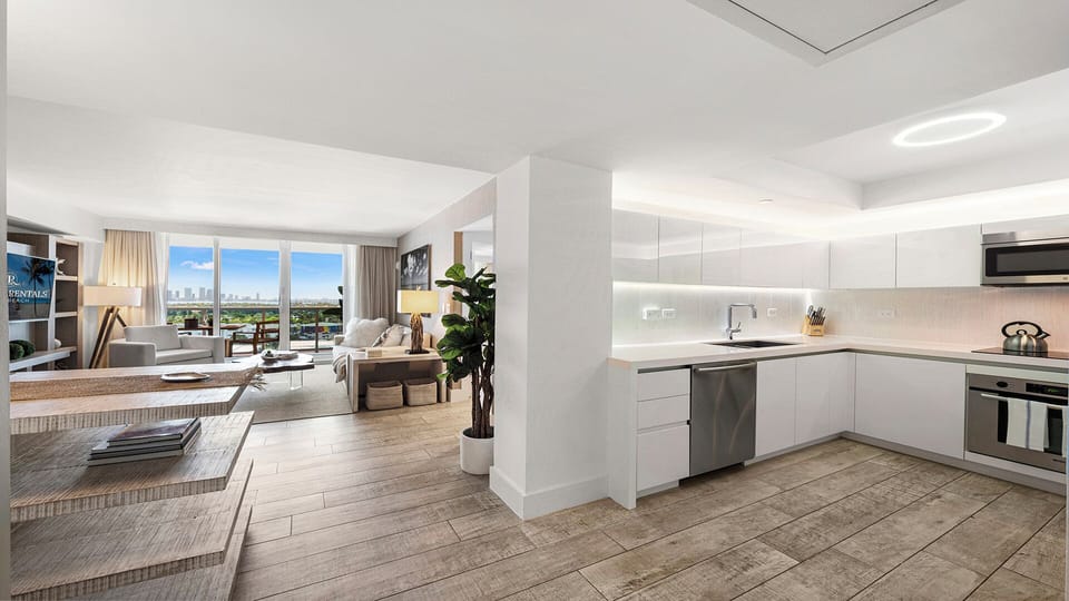Full Kitchen with Dining Table
