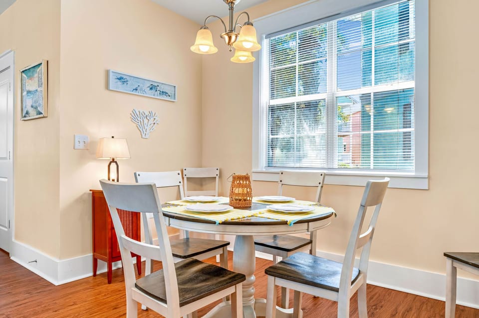 Seating for 6 at the dining table and additional seating for 3 at the kitchen bar